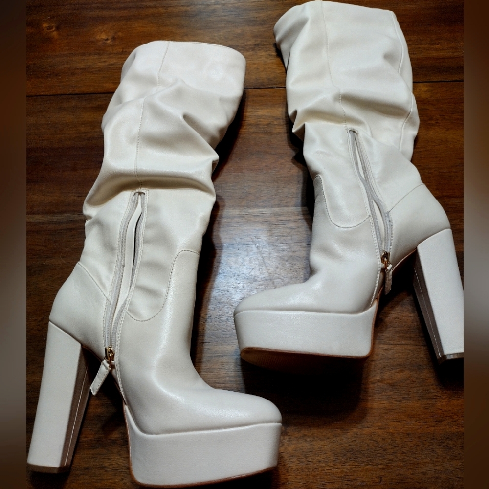 Sz 11 JLo Primarina boots in white
